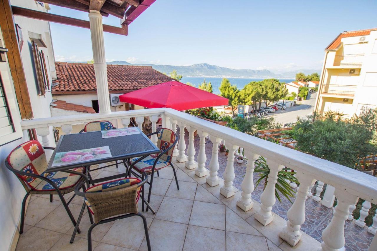 Apartments David - 20M From The Beach With Parking Trogir Extérieur photo
